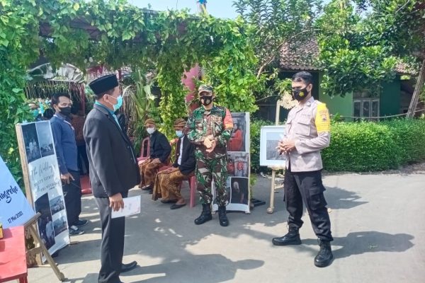 TNI dan Polri Turut Pantau  Hajatan Warga Desa Camden Kec. Sambi,Boyolali