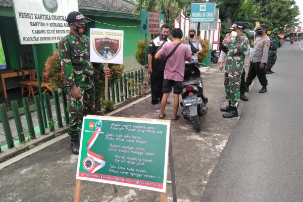 Operasi Yustisi Di Depan Koramil oleh Tiga Pilar Kecama tan Baki Sukoharjo