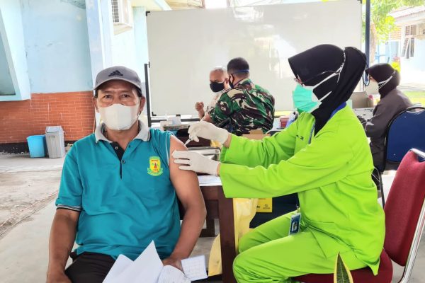 RSAU dr. Siswanto Lanud Smo Kembali Lanjutkan Vaksinasi Tahap Kedua Bagi Warga Solo Raya