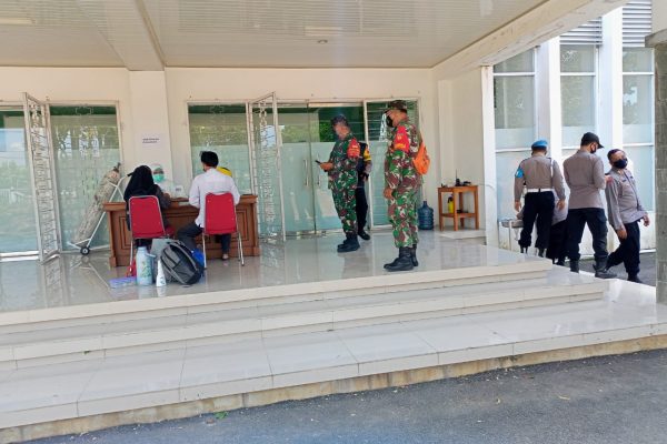 Babinsa Mojosongo Antar Warganya ke Isoter Brotowali 3