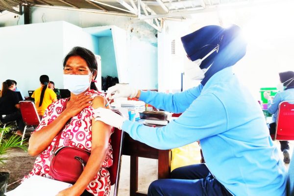 Antusias Warga Masyarakat Ikuti Vaksinasi di RSAU dr. Siswanto Lanud Smo