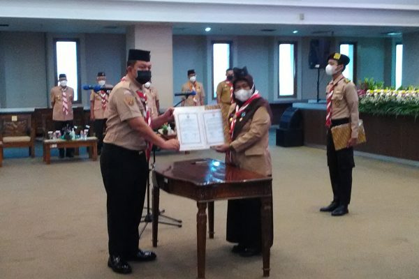 Nina Suzana Melantik Para Saka Pramuka se-Kota Depok