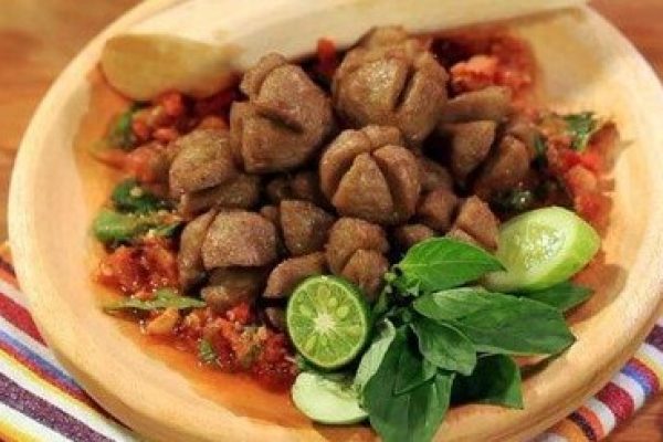 Cara Unik Makan Bakso Steak yang Dimakan Tanpa Kuah