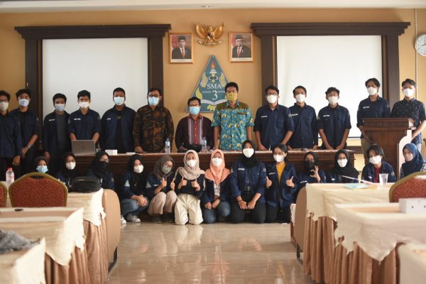 Upgrade Skill Pengurus, 3 Cinema SMA Negeri 3 Depok Gelar Pelatihan Jurnalistik