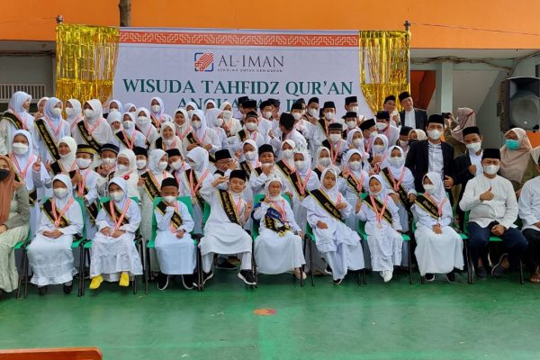 Al-Iman Laksanakan Wisuda Tahfidz