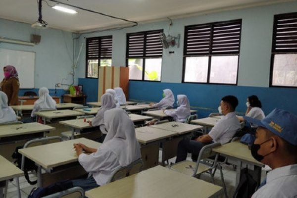 Omicron Melonjak, PTM di Jakarta Tetap Berlangsung