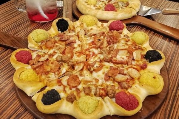 Lezatnya Pizza Warna – Warni Di Mojokerto, Jawa Timur