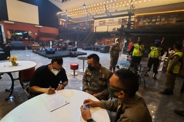 Kafe di Bogor Langgar Jam Operasional PPKM Level 3 Didenda Rp1 juta