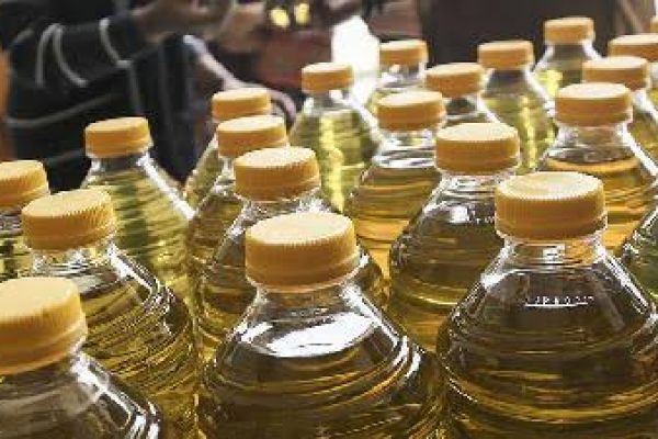 Harga Turun lagi, Emak-emak Di Majalengka Serbu Minyak Goreng   