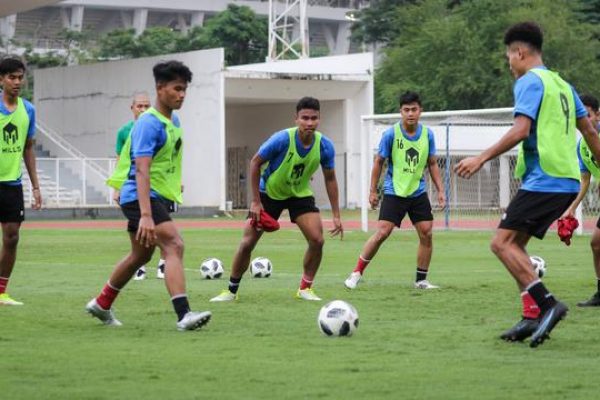 Pemain Timnas U-19 Baru Pertama kali Diajarkan Cara Sliding Tackle Yang Benar