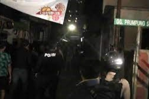 Polisi Lepaskan Tembakan Peringatan Bubarkan Tawuran