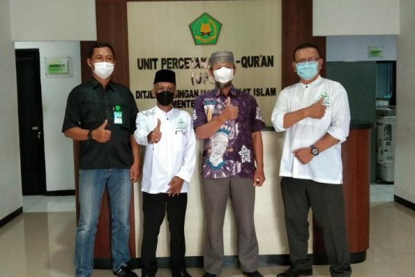 MT Balwan Kota Depok Terima Bantuan AL-Quran dan Surah Yasin Dari Kementrian Agama RI