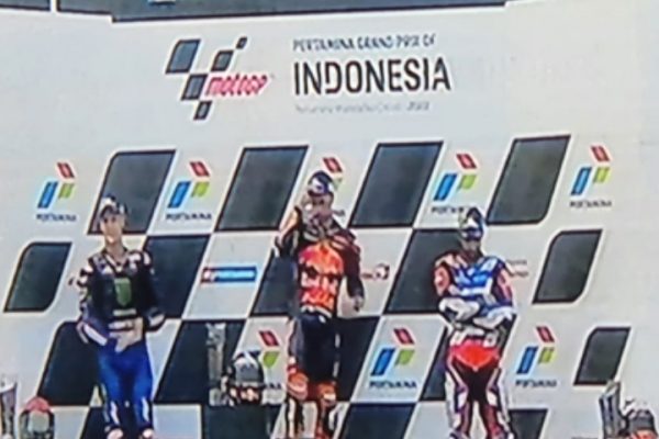 Jokowi Naik Podium Serahkan Trofi,Miguel Oliviera Perkasa di Moto GP Mandalika