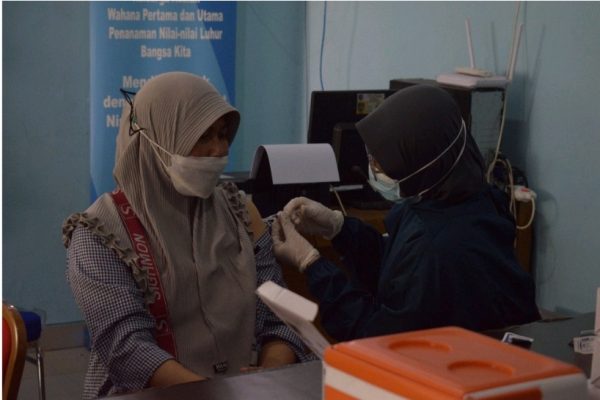 Kecamatan Pancoran Mas Gelar Vaksinasi Massal
