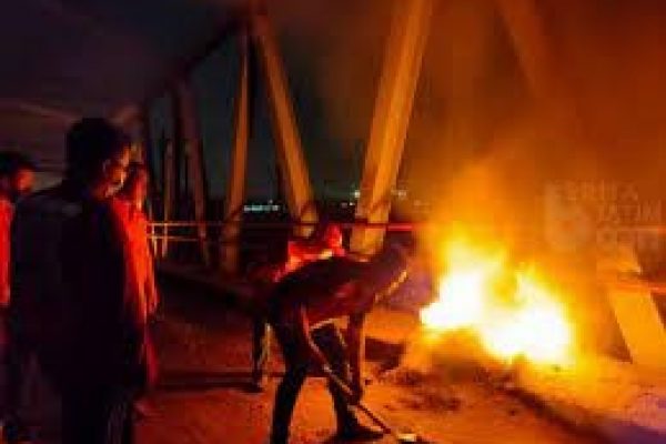 Laron Berkerumunan Di Jembatan Desa Ngrame