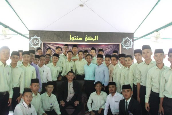 Pesantren Modern Arridho Sentul Bekali Siswa Akhir KMI Bersama Awaluddin Faj