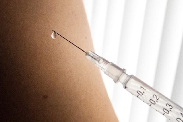 Vaksinasi dalam Timbangan Medis dan Syariah