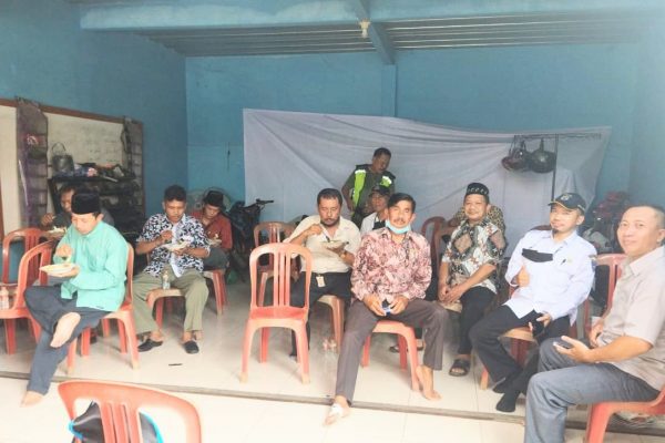 Tokoh Masyarakat dan Tokoh Agama Silahturahmi   ke Rumah Lurah Jatijajar