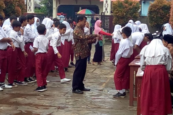 50 Persen Lulusan MI Sirojul Adfal I Rawa Geni Depok Lajutan Ke Pondok Pesantren.