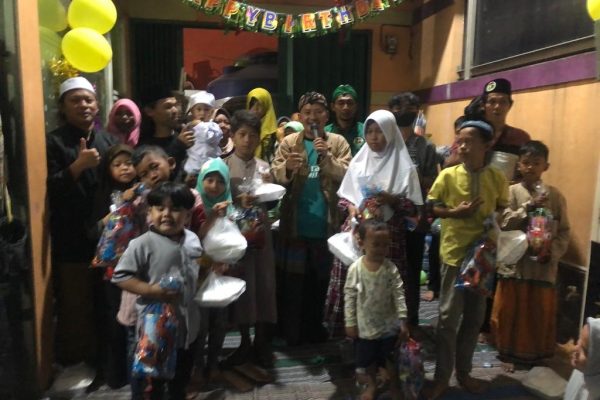 Forum Pemuda Kreatif Dongkal Santuni Yatim.