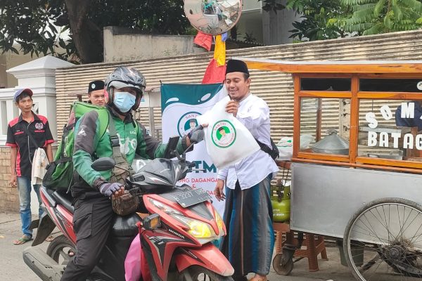 Santri Dukung Ganjar Borong dan Tambah Modal UMKM Sebagai Bentuk Peduli Rakyat