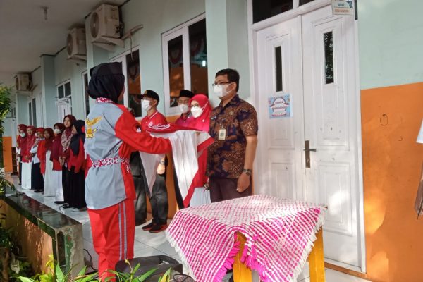Upacara Peringatan Kemerdekaan RI di Al-Iman Berlangsung Khidmat