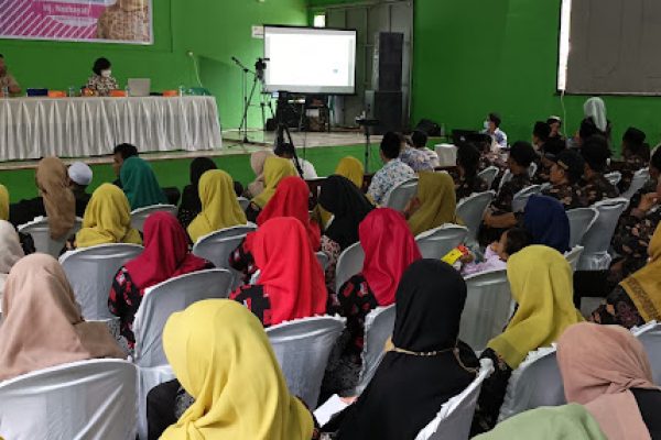 Anggota DPR RI, Hj. Nurhayati dan BKKBN Jabar Gencar Sosialisasi Penurunan Angka Stunting