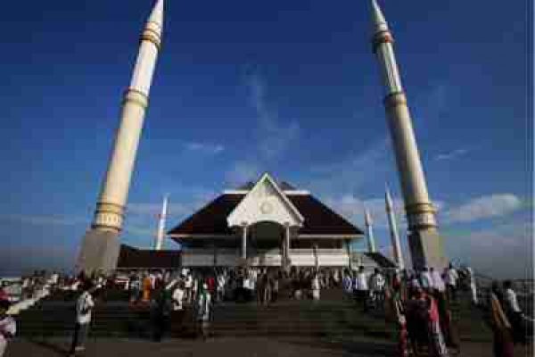 57 PKL Yang Berjualan di Dekat Masjid Raya KH Hasyim Asy’ari