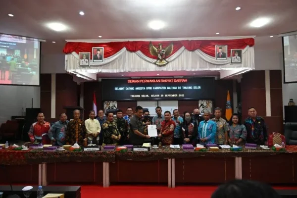 Anggota DPRD Menerima Kunjungan Kerja DPRD Kabupaten Malinau di Ruang Rapat Kerja DPRD