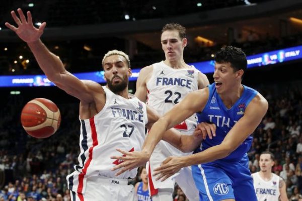 Pemain Bola Basket Prancis Berebut Kualifikasi Mereka Untuk Semifinal Euro Bola Basket 2022