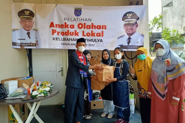15 Perempuan Kepala Keluarga (PEKKA) Mendapatkan Pelatihan Aneka Olahan Produk Lokal