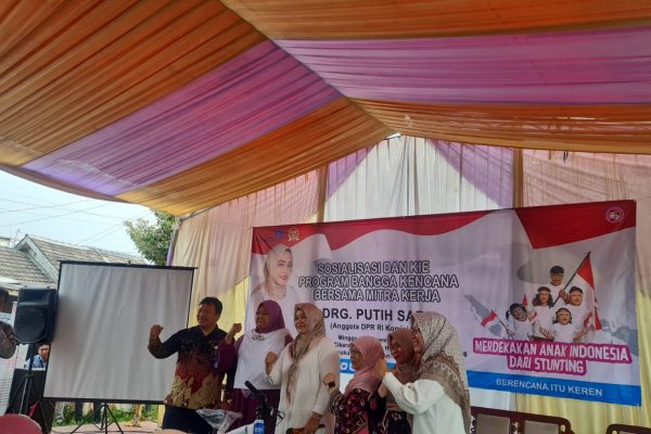 Dihadapan 300 Warga Cikarang, Putih Sari : Pentingnya Pertambahan Penduduk Dibarengi Kualitas Penduduk