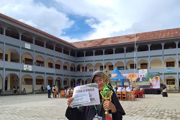 Siswi Al-Iman Raih Juara 3 Pada Lomba Singer Islami