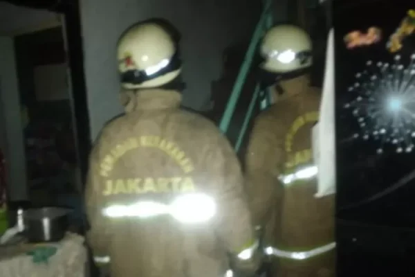 Charger HP Picu Kebakaran di Kelapa Dua Wetan