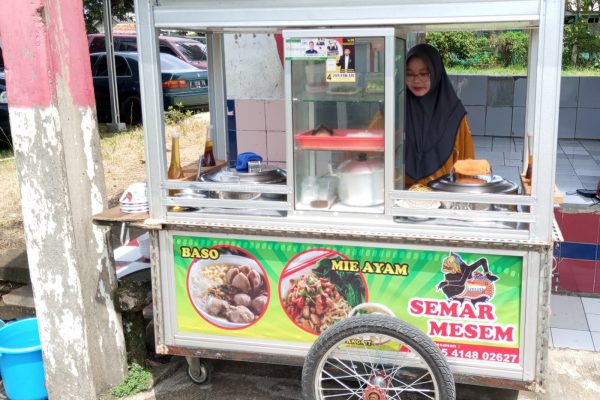 Pemerintah Daerah Harus Lebih Peduli Pada Pengembangan Sektor Informal