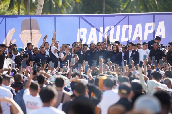Disambut Ribuan Masyarakat Manado Jam 3 Pagi, Anies: Saya Amat Terharu