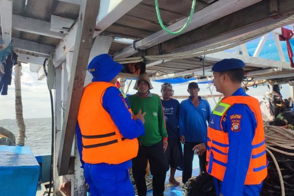 Team Patroli Satpolair Polres Kepulauan Seribu Memastikan Kamtibmas Aman di Perairan Pulau Tidung
