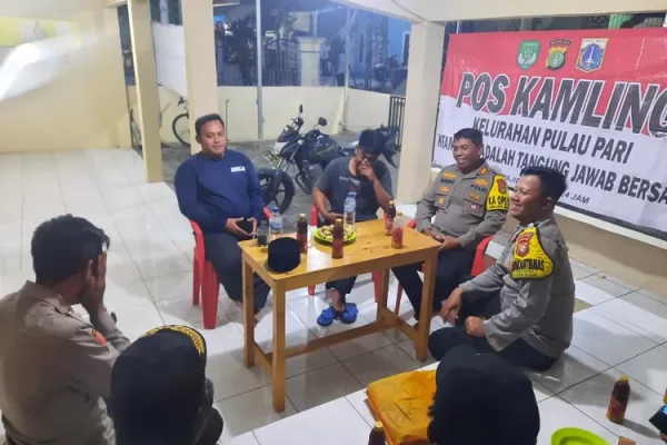 Polsek Kepulauan Seribu Selatan Gelar Poskamling Pasca Pemilu 2024 untuk Mencegah Penyebaran Informasi Hoax