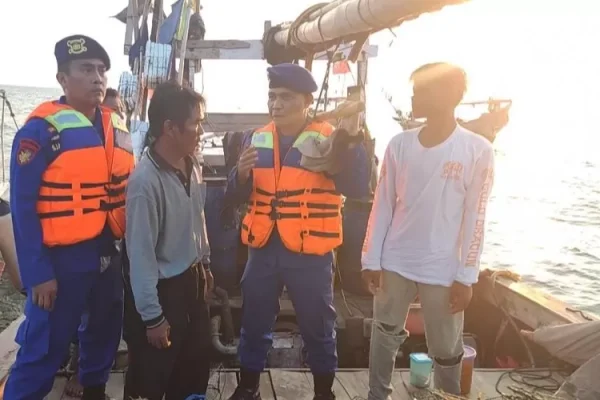 Tim Patroli Satpolair Polres Kepulauan Seribu Berikan Himbauan Kamtibmas di Perairan Pulau Lancang