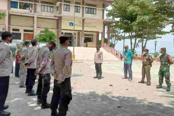 Polsek Kepulauan Seribu Utara Amankan Pendistribusian Pangan Murah untuk Pemegang Kartu KJP