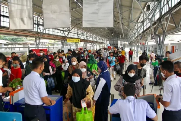 Dampak Banjir Di Wilayah Semarang, KAI Daop 1 Jakarta Memohon Maaf atas Keterlambatan Kedatangan dan Keberangkatan