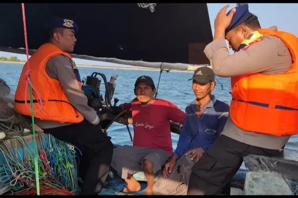 Tim Patroli Satpolair Polres Kepulauan Seribu Gelar Patroli Laut Dialogis di Perairan Pulau Untung Jawa
