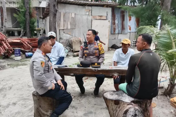 Kapolsek Kepulauan Seribu Utara Ajak Warga Pulau Kayu Angin Putri Jaga Kamtibmas Pasca Pemilu 2024