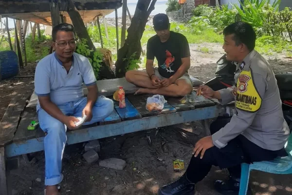 Bhabinkamtibmas Pulau Tidung Himbau Warga Jaga Persatuan dan Waspadai Hoax