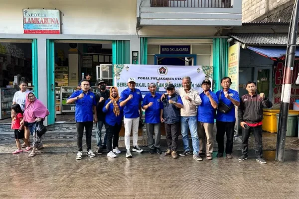 Bersama Apotek Lamkaruna, Pokja PWI Jakarta Utara Bebagi Takjil di Warakas 1 Tanjung Priok