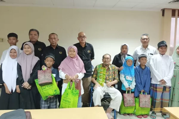 Daftar sebagai Calon Ketua PWI Jaya, Iqbal Irsyad Beri Santunan ke Anak Yatim