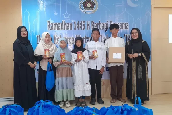 IKWI Pusat Berikan Santunan ke 300 Anak Yatim dan ABK