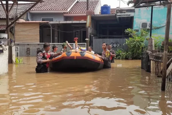 Banjir di Sawangan Depok, Kapolsek Bojongsari Imbau Masyarakat tetap Tenang