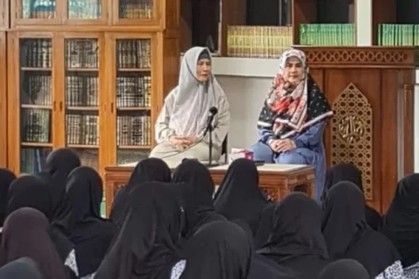 Tausiyah Ramadan di SMP PCI, Artis Astrie Ivo Ingatkan Siswa Akan Perintah Allah Tentang Iqra, Adab dan Akhlak