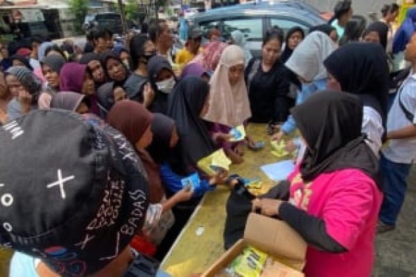 Pasar Murah Supian-Chandra Diserbu Warga Depok, Emak-emak: Bukti Pro Rakyat